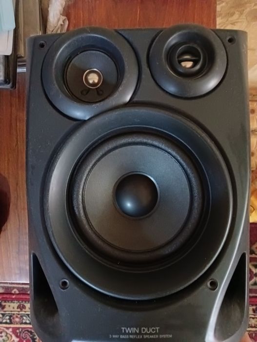 Продам две колонки AIWA.