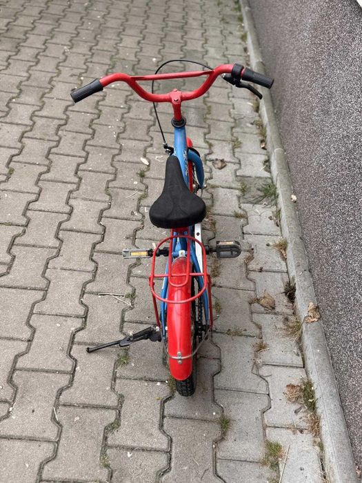 Bicicletă copii albastră cu roșu, cu cric – stare bună