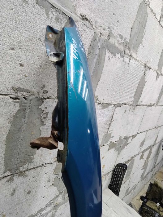 Крыло Митсубиши Каризма