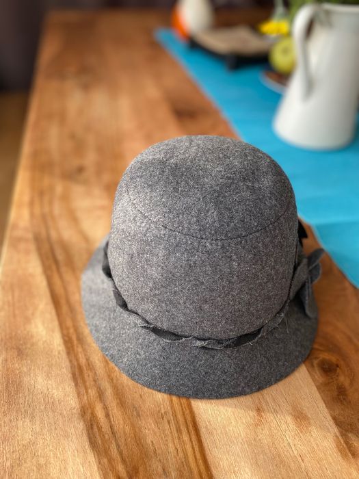 Дамска шапка, филц, обиколка 56 см