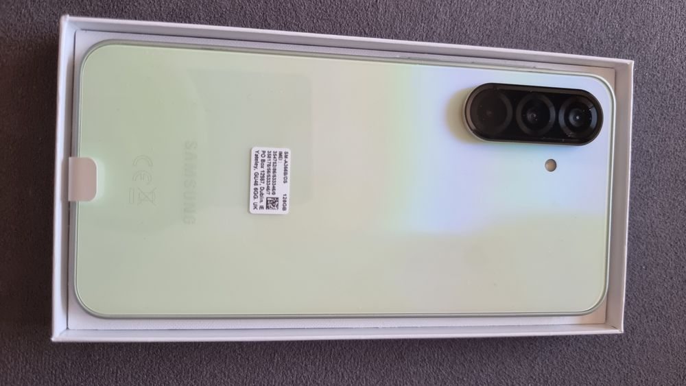 Samsung A36 5G 128gb + bluetooth слушалки