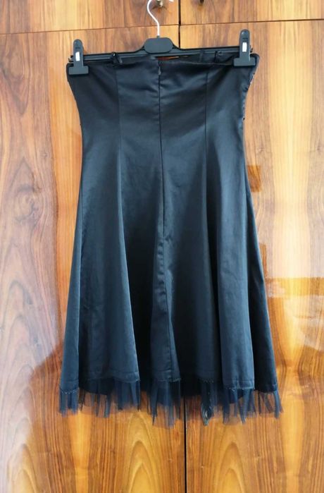 Черна лъскава рокля с пайети