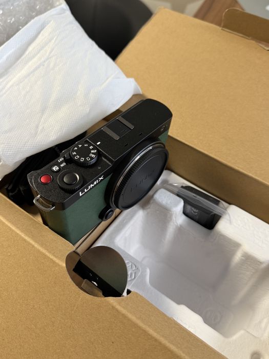 Camera foto Lumix Jet Black 24 MP 6K eith S 18-40 mm f / 4.5-6.3