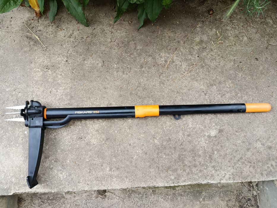 Dispozitiv de scos buruieni Fiskars W52