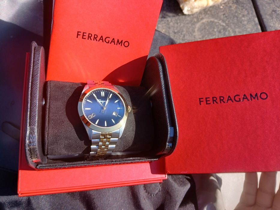 Vând ceas ferragamo