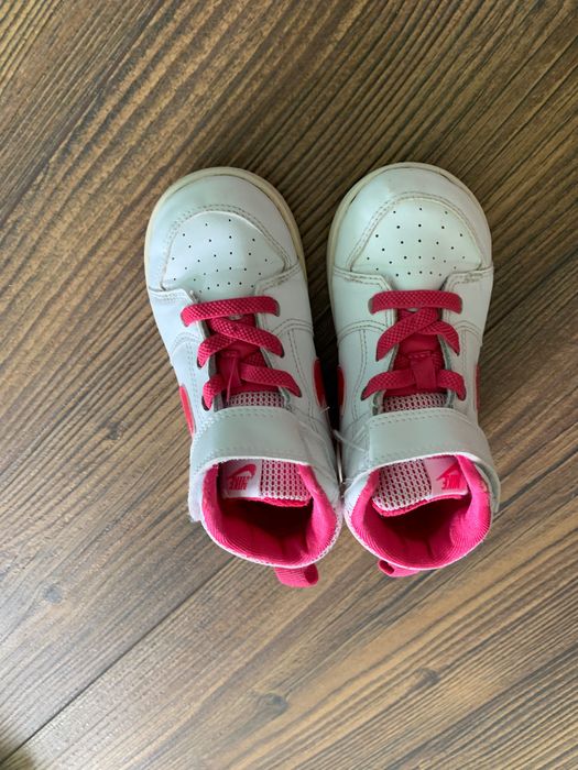 Детски обувки различни номера.