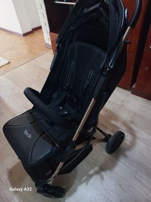 Продам  прогулочную коляску