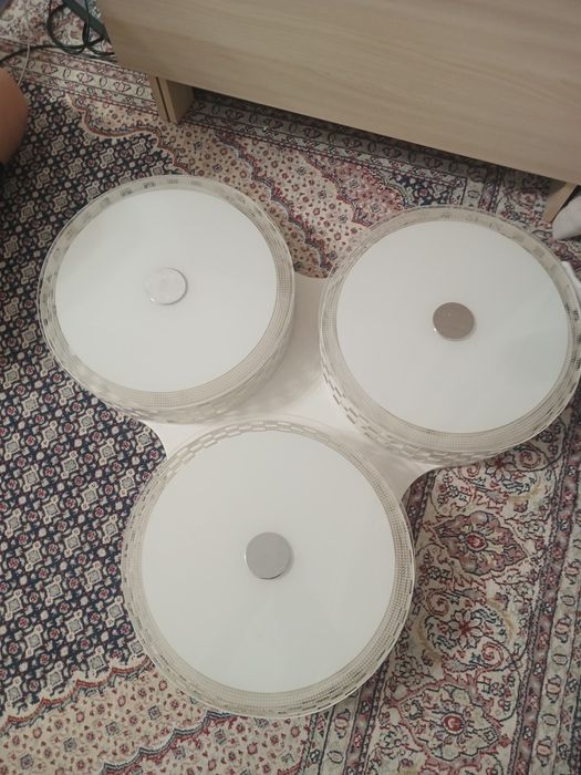 Продам потолочный светильник