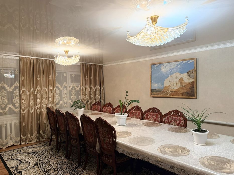 Стол и стулья для гостинный