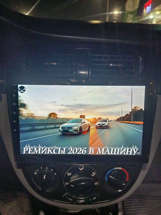 Teyes manitor arginal ramkasi bilan.