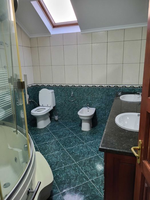 Inchiriez casa P+1+M, 7 camere 500 mp, teren 1200 mp, in Tg-Jiu