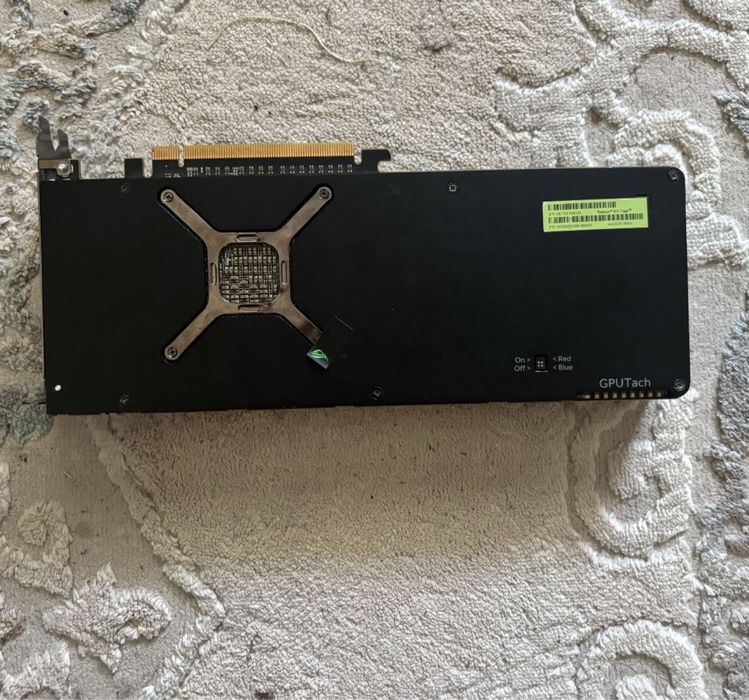 Продам видеокарту Radeon RX Vega 56