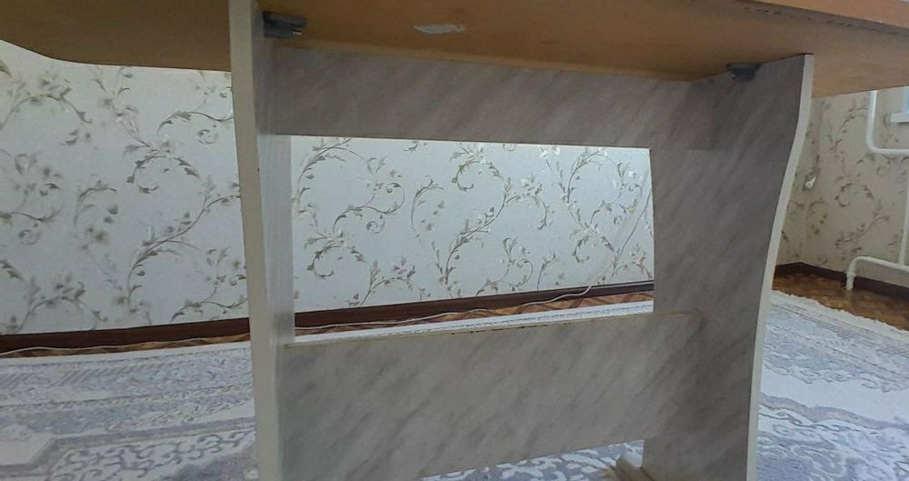 Продам кухонный стол