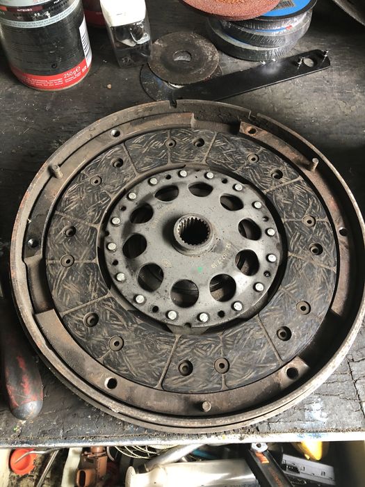 Kit ambreiaj Volanta masa dubla  Placa disc Vw Passat B6 jetta 1.9 BKC  105 cp 77 kw TDI Audi a4 BKE  85 kw 116 cp Vw Passat Avb 101 cp  74 kw