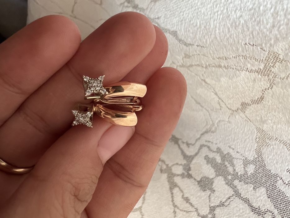 Продам золотые серьги
