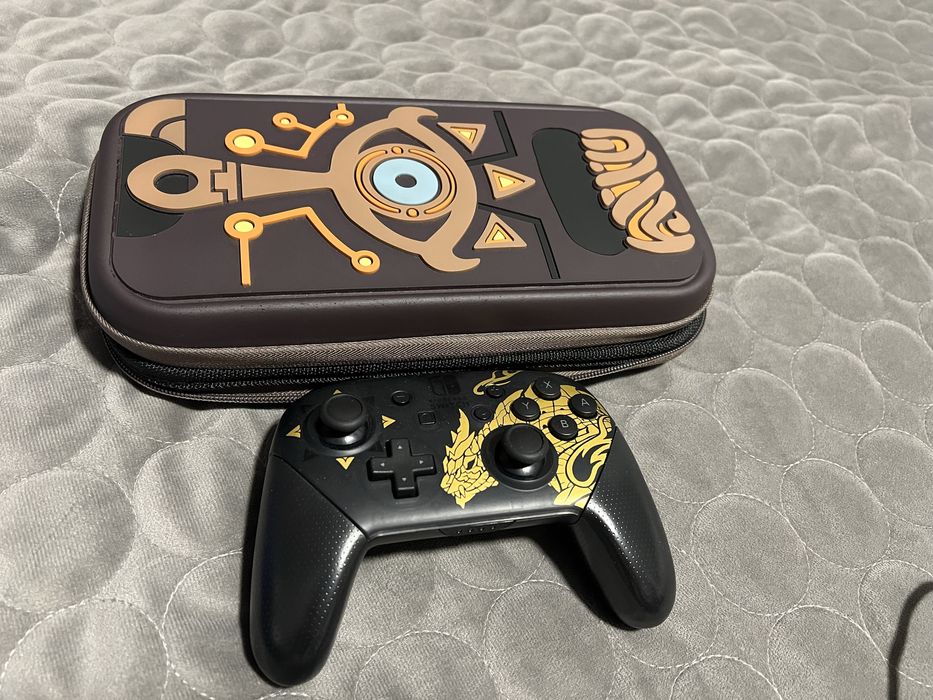 Nintendo Switch O-led + 2 Jocuri + Controler Pro Monster Hunter Rise+ Hardcase Zelda