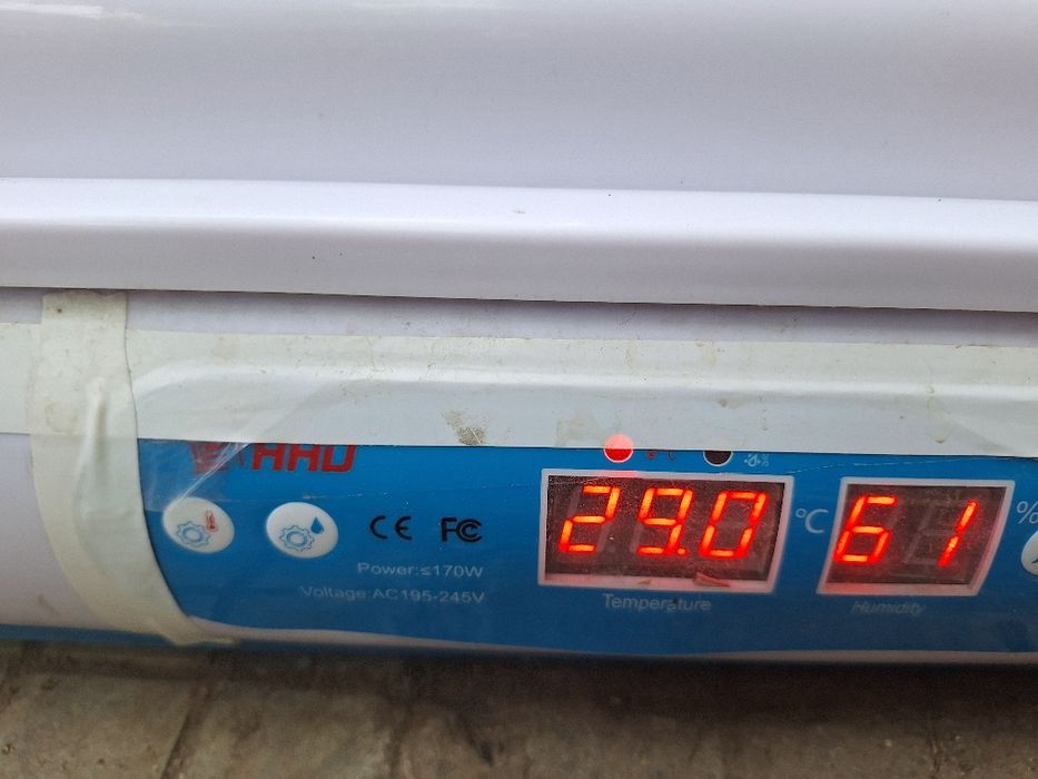 Инкубатор за 120 яйца  H-120