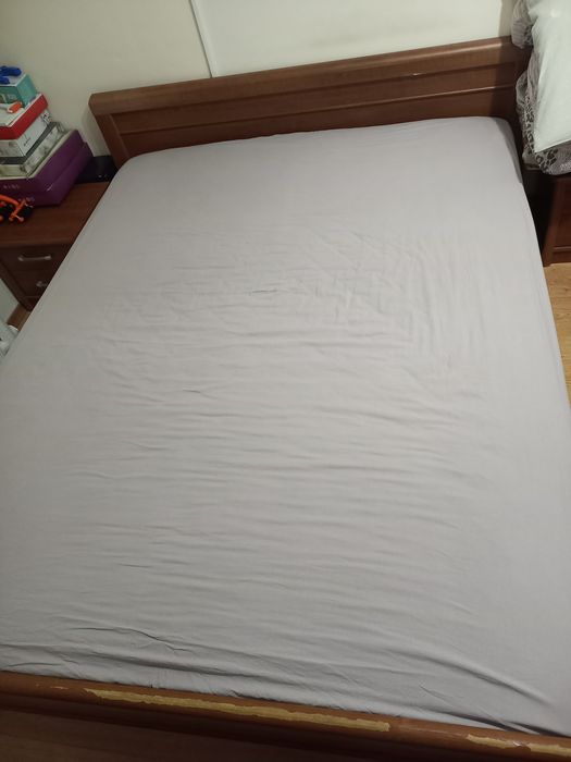 Продам кровать двуспальная + матрас