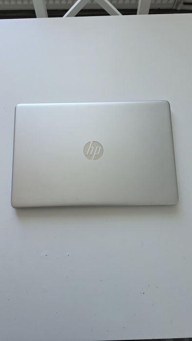 Laptop HP 15S Amd Ryzen 7 5700U 8 gb ddr4!