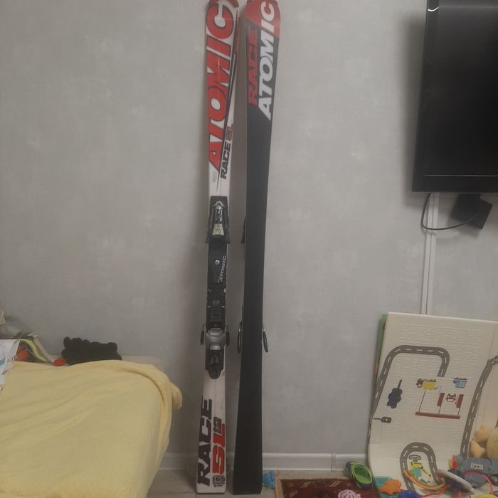 Лыжи горные Атомик рэйс