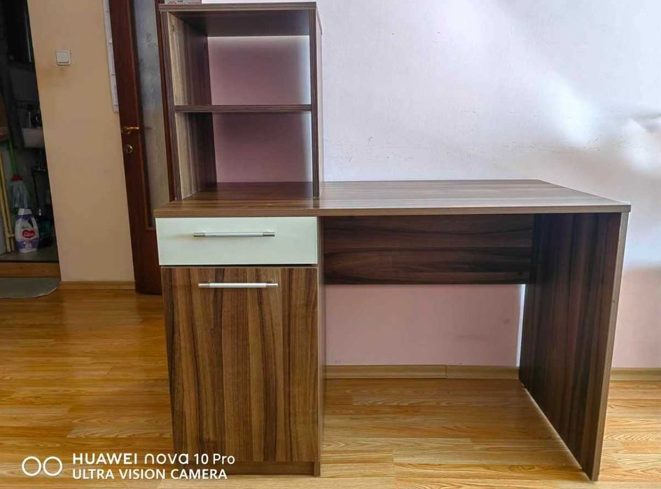 Масивно офис бюро