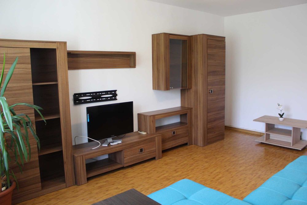 Închiriez apartament 3 camere decomandate, 75 mp – Zonă liniștită, aproape de școli și parc