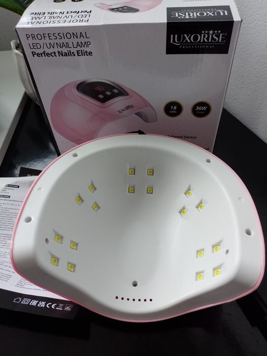 Vând lampa UV manichiura pedichiura NOUĂ