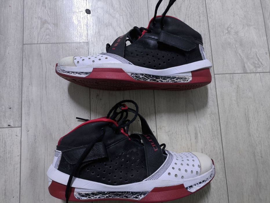 Продам басскетбольные кроссовки