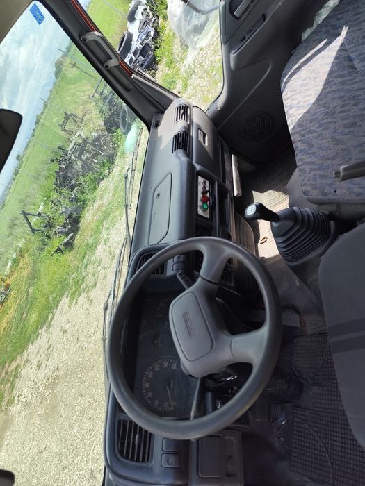 Camioneta basculabila Isuzu 2005