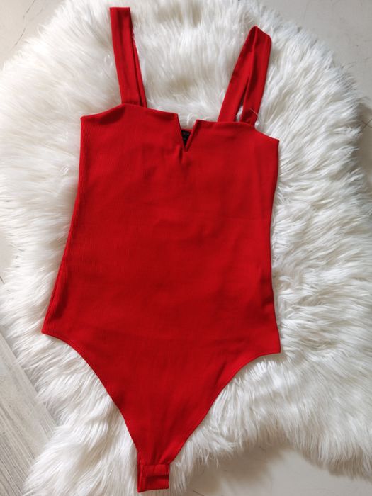 Costum de corp roșu Amisu