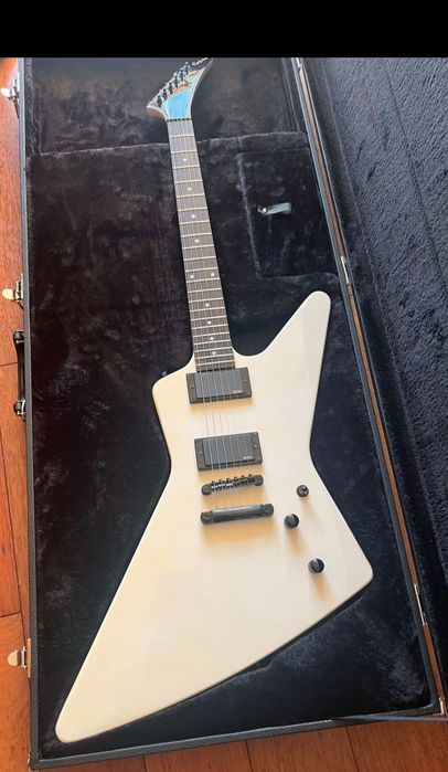 Epiphone Explorer 84 Със Куфар