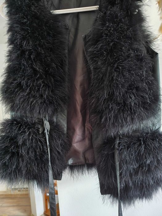 Елек с щраусови пера