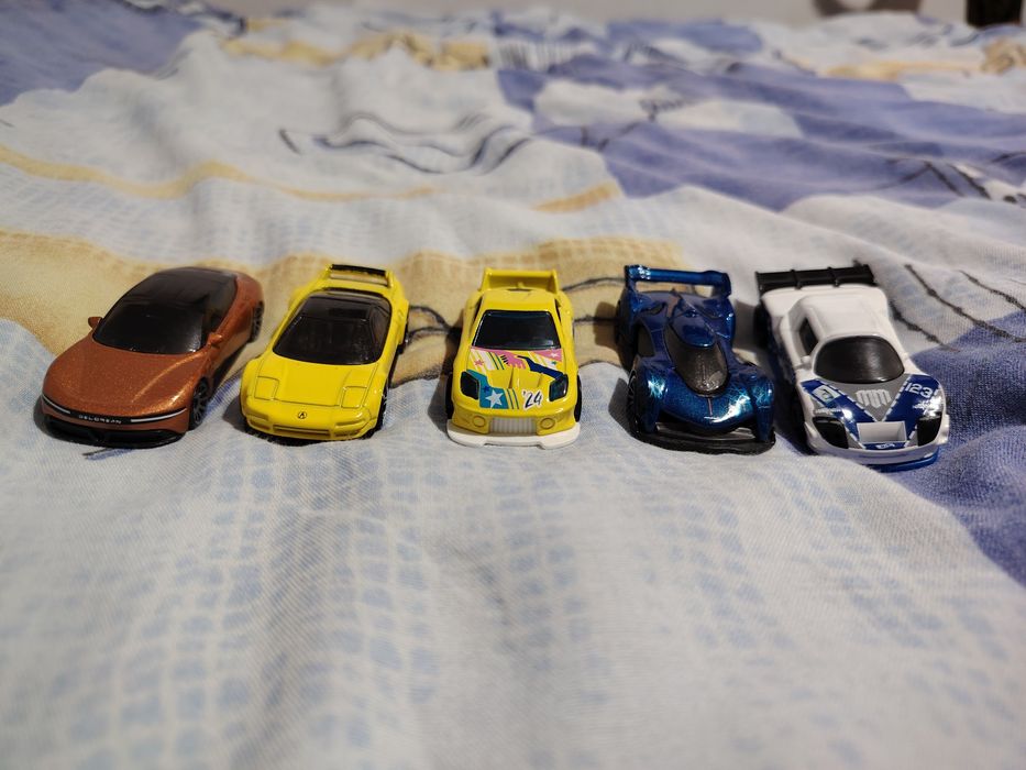 Пет нови hot wheels колички