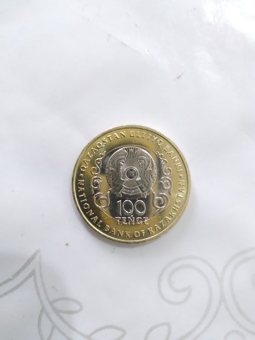 Продам Монеты 200 и 100 тг