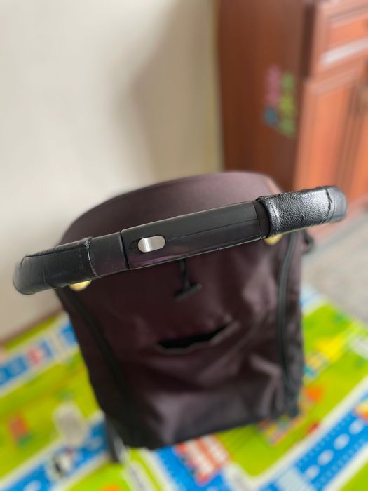 Продам детскую коляску + детский стульчик