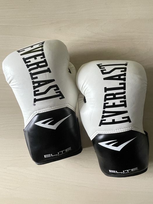 Боксерские перчатки размер 8 Everlast