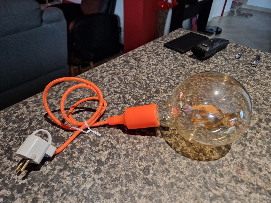 Lustra minimalistă bec Home