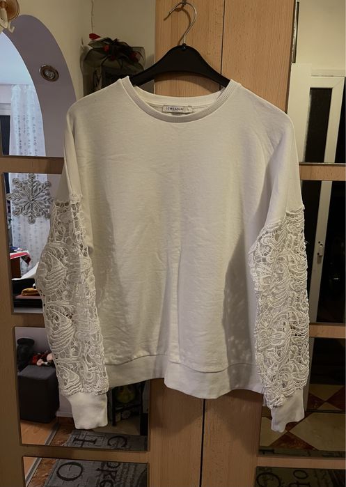 Bluza cu model la maneci