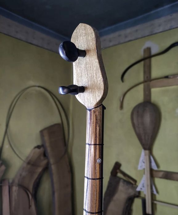 Домбыра сатылады