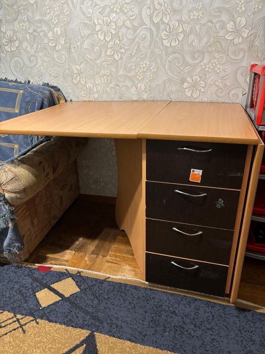 Продам стол-тумба с ящиками