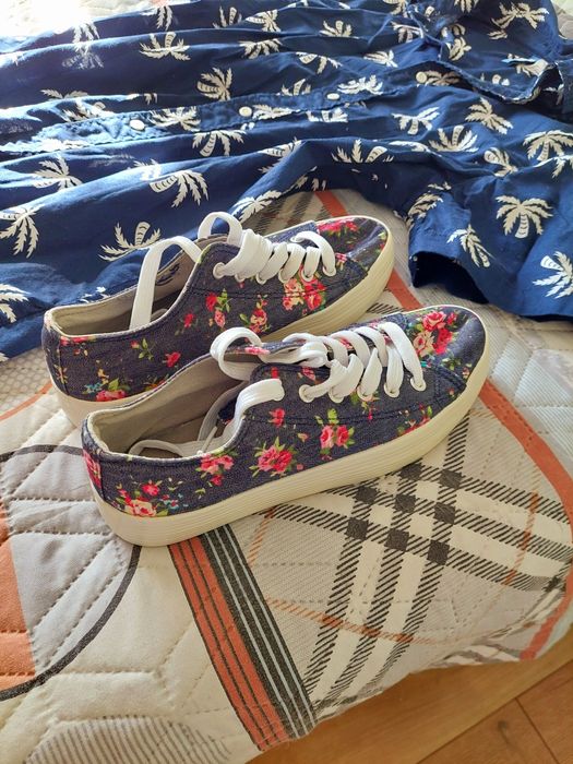 Нова  риза   и  обувки 38 номер