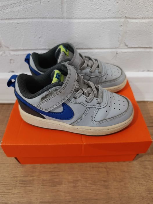 Маратонки Nike, Adidas