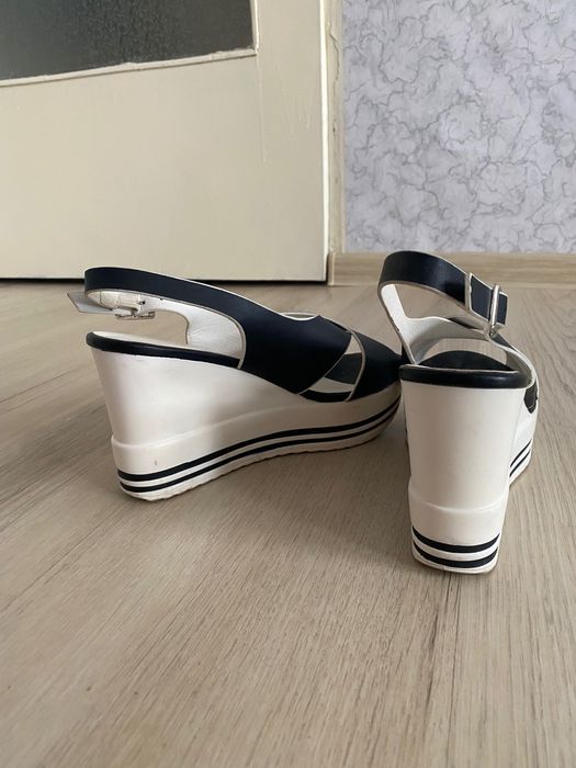 Сандали с платформа