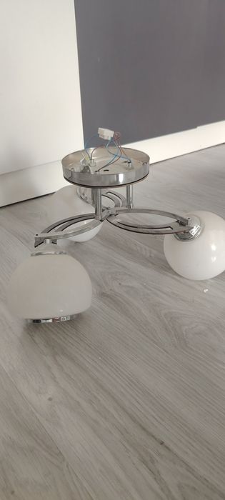 De vânzare Lustre clasice elegante – 75 lei/buc, stare bună