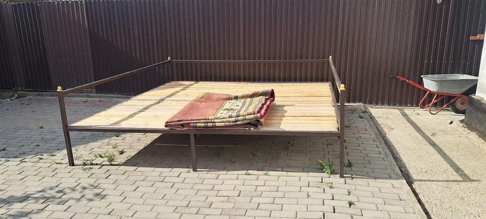Продам топчан, размер 3×3