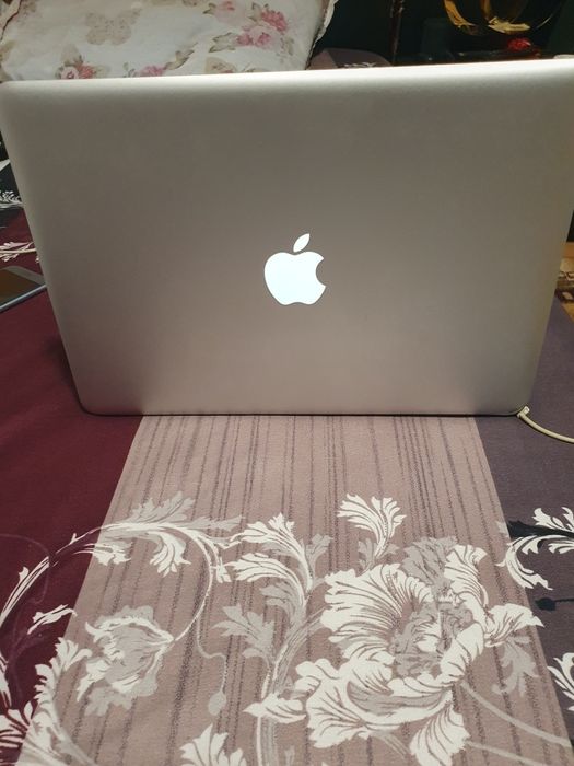 Vînd macbook Air în stare foarte bună de funcționare cu încărcător ori