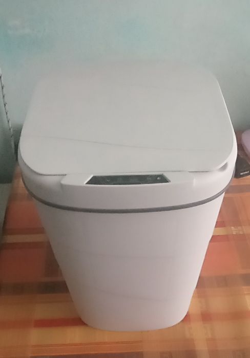 Сенсорное мусорное ведро