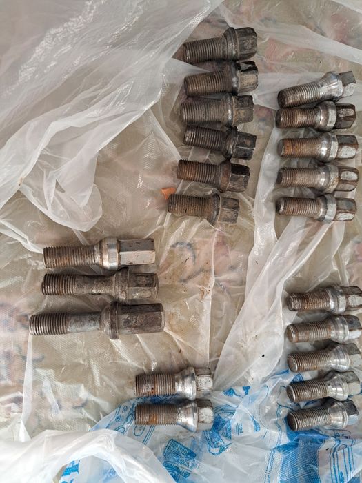 Болты на диски на мерс 140й