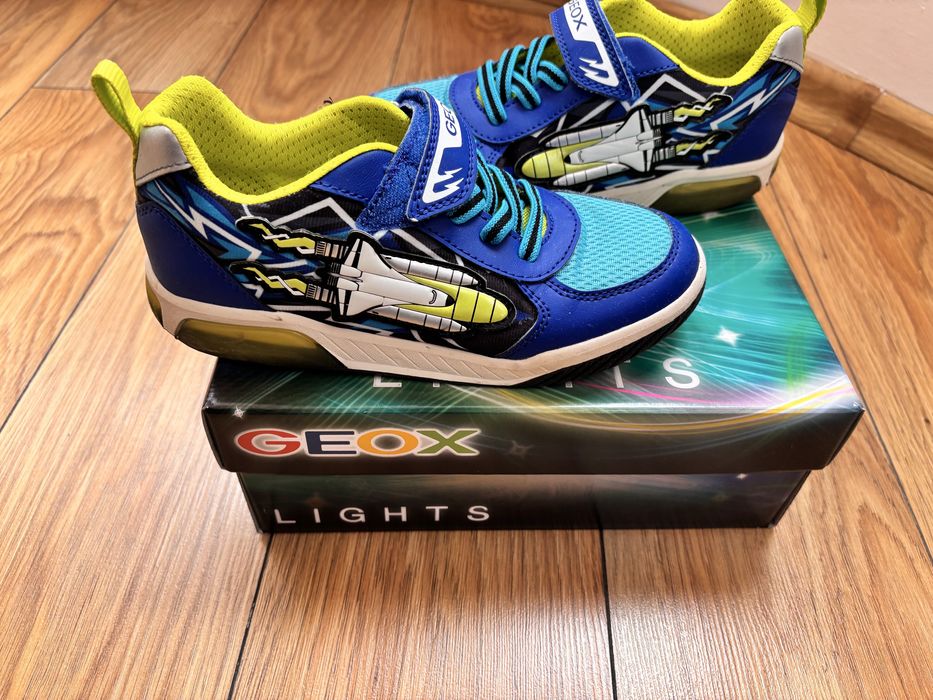 Vand adidasi Geox Lights