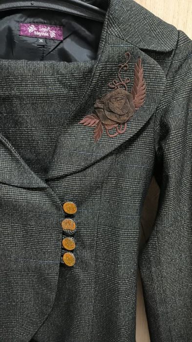 Женский брючный костюм